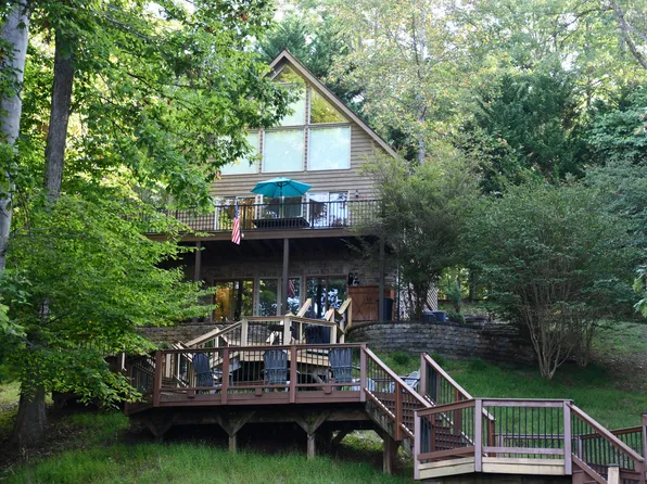 105 Highview Dr, Moneta, VA 24121