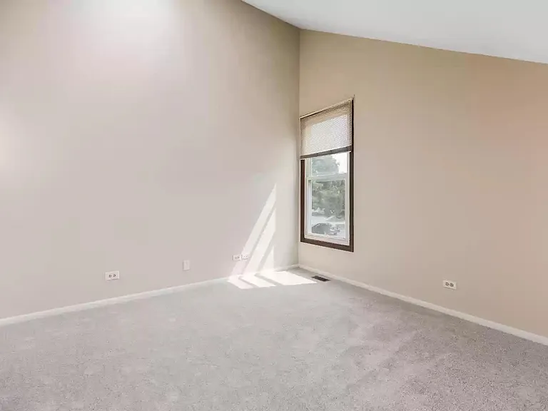 2663 College Hill Cir — Photo 9
