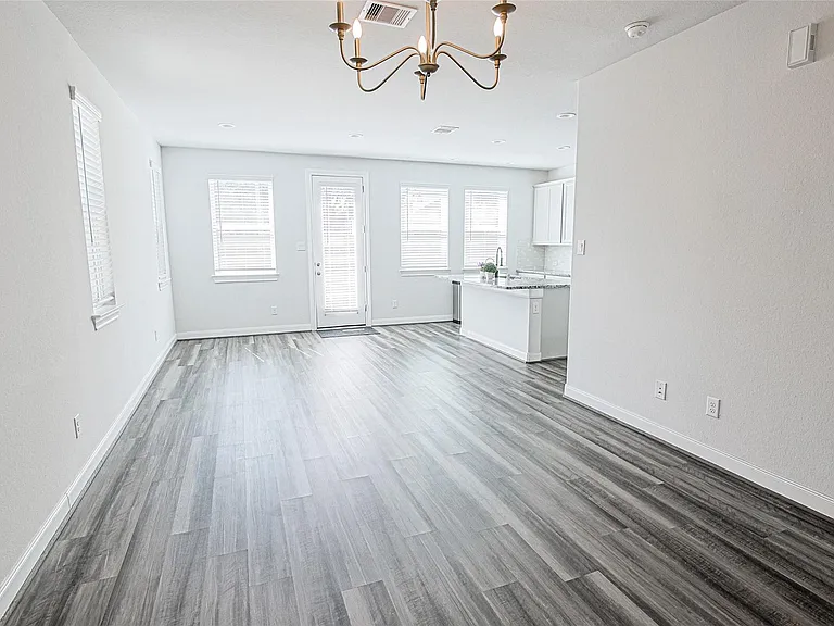 10005 Brickhouse Dr — Photo 6