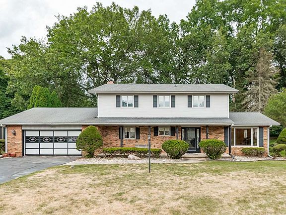 3rd image of 1745 Lochmoor Blvd