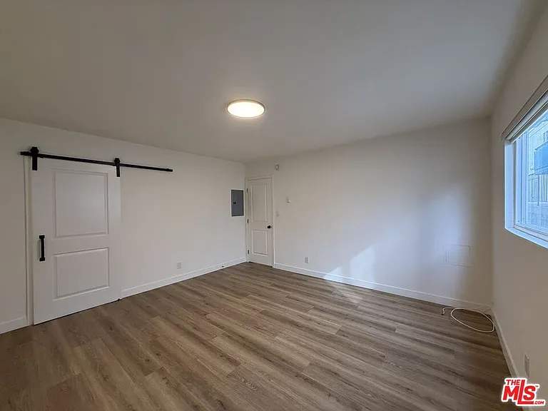 314 S Clark Dr #2 — Photo 36