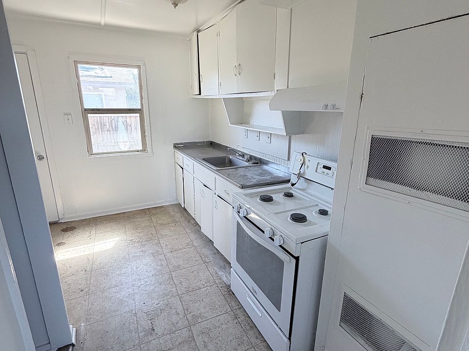 1st image of 617 S G St #104