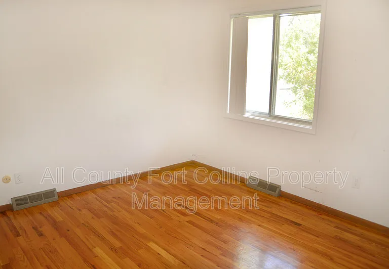 1208 Baker St — Photo 10