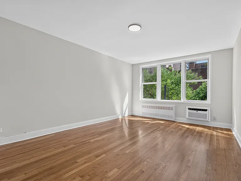 150 E 30th St #7B — Photo 1
