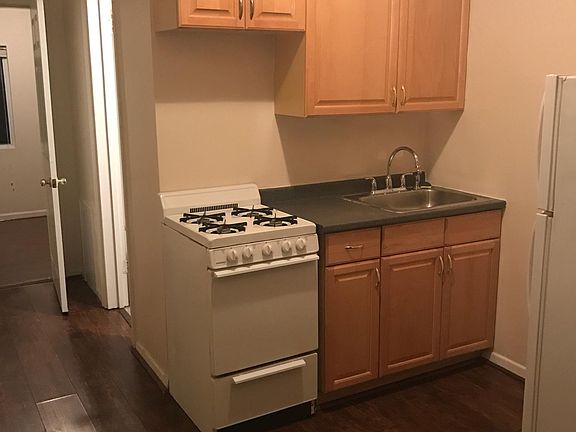 3rd image of 1811 N Veitch St APT 1