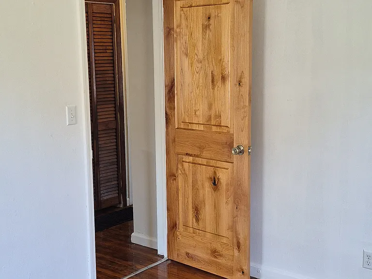 2553 Lexington Ave — Photo 9