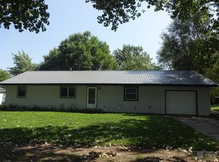 811 Marshall St, Wapello, IA 52653