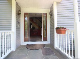 32 Tanglewood Dr, Danbury, CT 06811