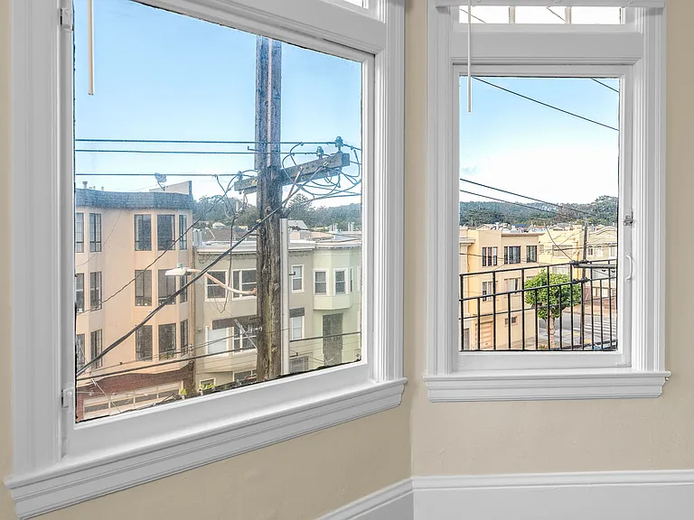 5431 California — Photo 3