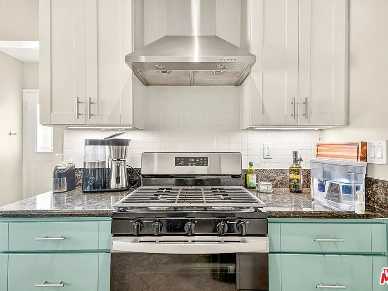 9928 Robbins Dr — Photo 23