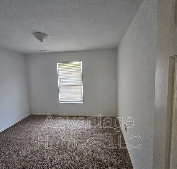 801 Johnson Cir #B — Photo 14