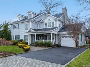 102 Jackson St, Garden City, NY 11530