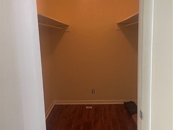 3rd image of 800 Mallery St Unit C-26