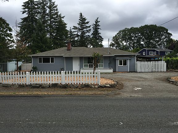 Loop driveway with RV Parking