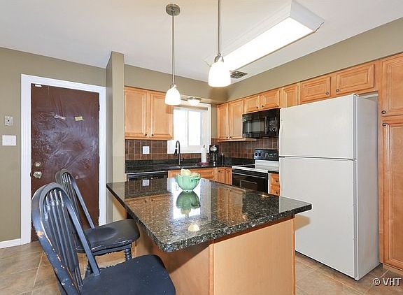 3rd image of 1S116 Stratford Ln