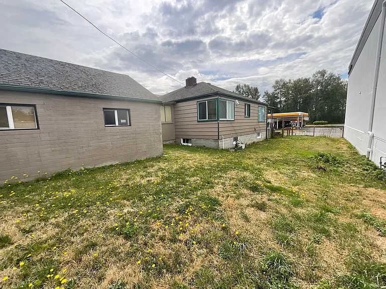2084 Main St — Photo 18