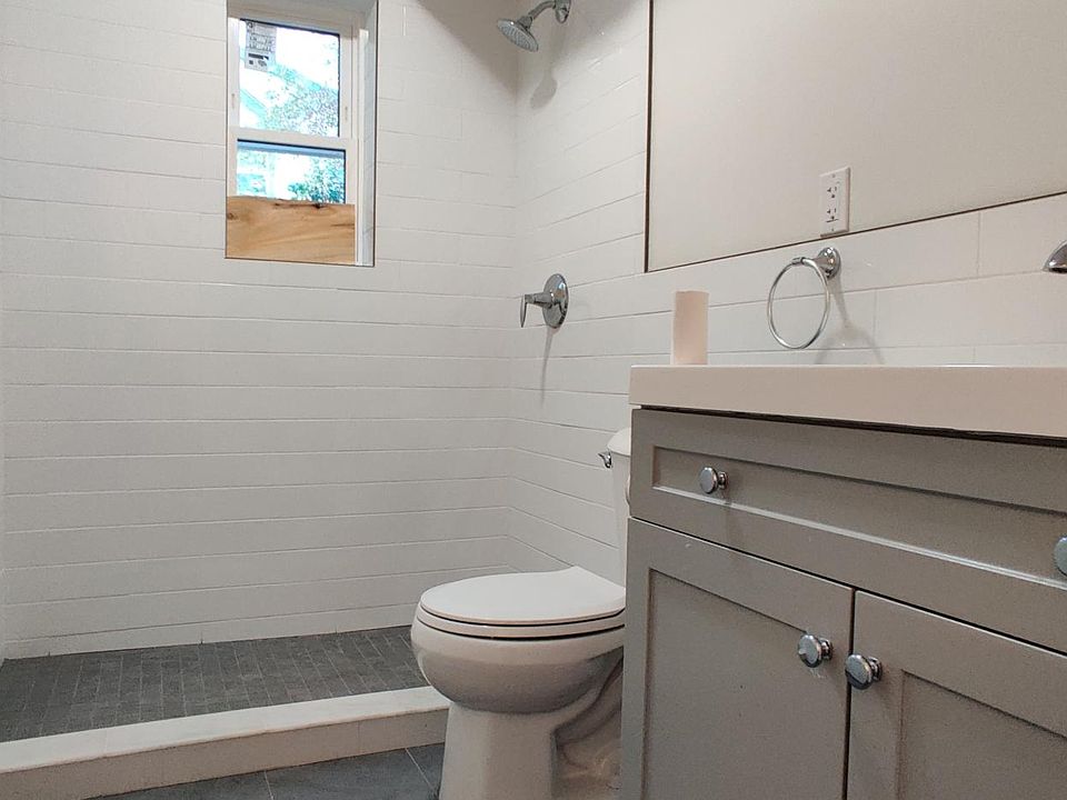 2nd image of 1564 Hone Ave #2