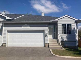 157 N Hawkstone Mnr NW, Calgary, AB T3G3X2
