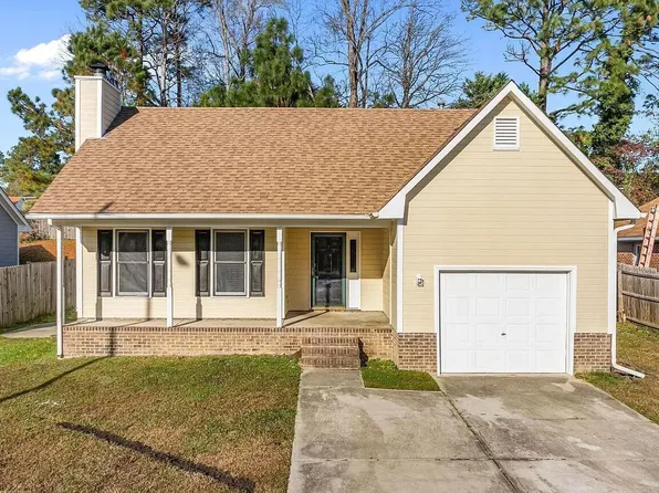 1521 Kara Ct, Fayetteville, NC 28304