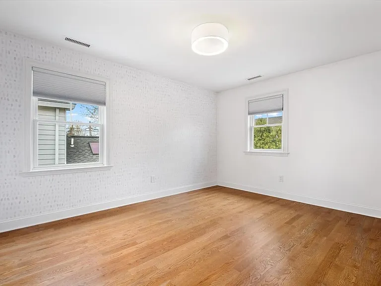 109 Lee Rd — Photo 17