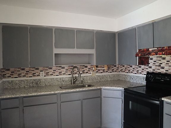 3rd image of 407B N Fowler Dr