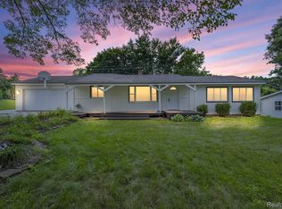 5005 Lindholm Dr, White Lake, MI