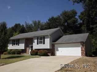 5200 Pin Oak Dr, Alton, IL 62002