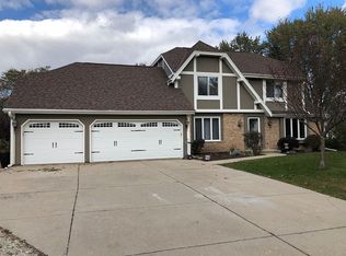 16700 W Salentine Dr, New Berlin, WI 53151