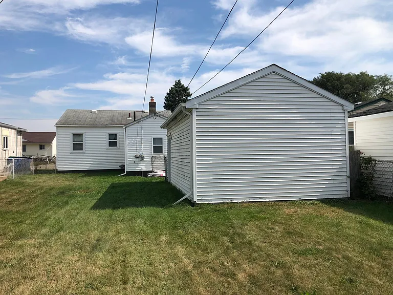 27189 Seyburn Ave — Photo 12