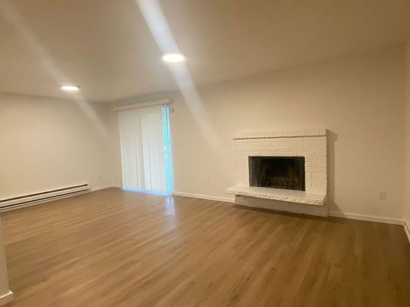 2nd image of 104 Tacoma Blvd S APT 10