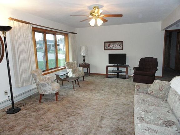 2nd image of 602 Hillcrest Dr