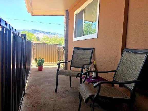 Spacious and Updated 2 Bed / 1 Bath Apt in the NE! — Photo 22