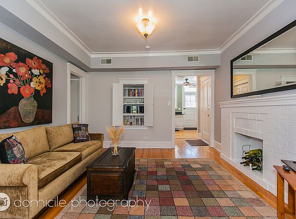 4th image of 733 W Buckingham Pl #15