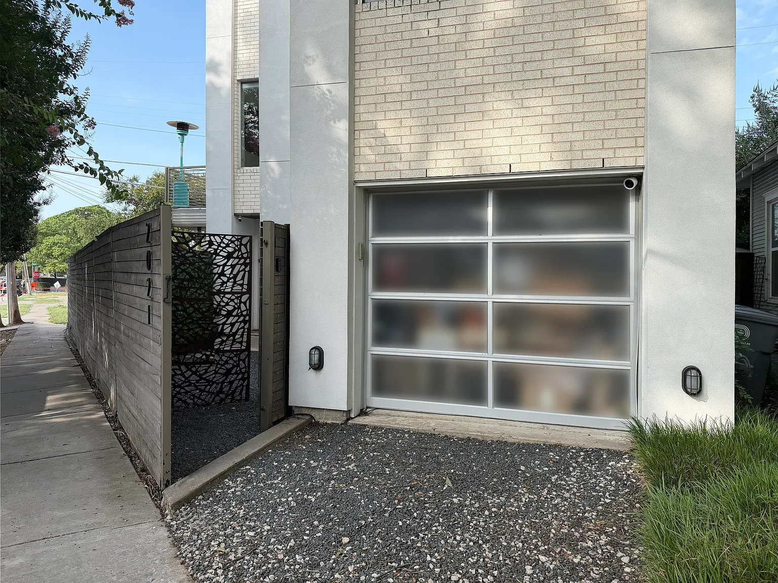 2 bed, 2.5 bath, 1817 sqft, $4,975 — Photo 3