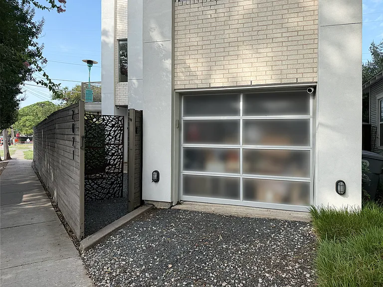 One car garage.