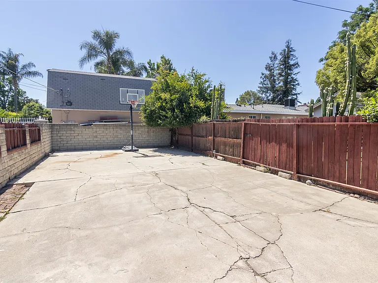 18948 Lassen St — Photo 15