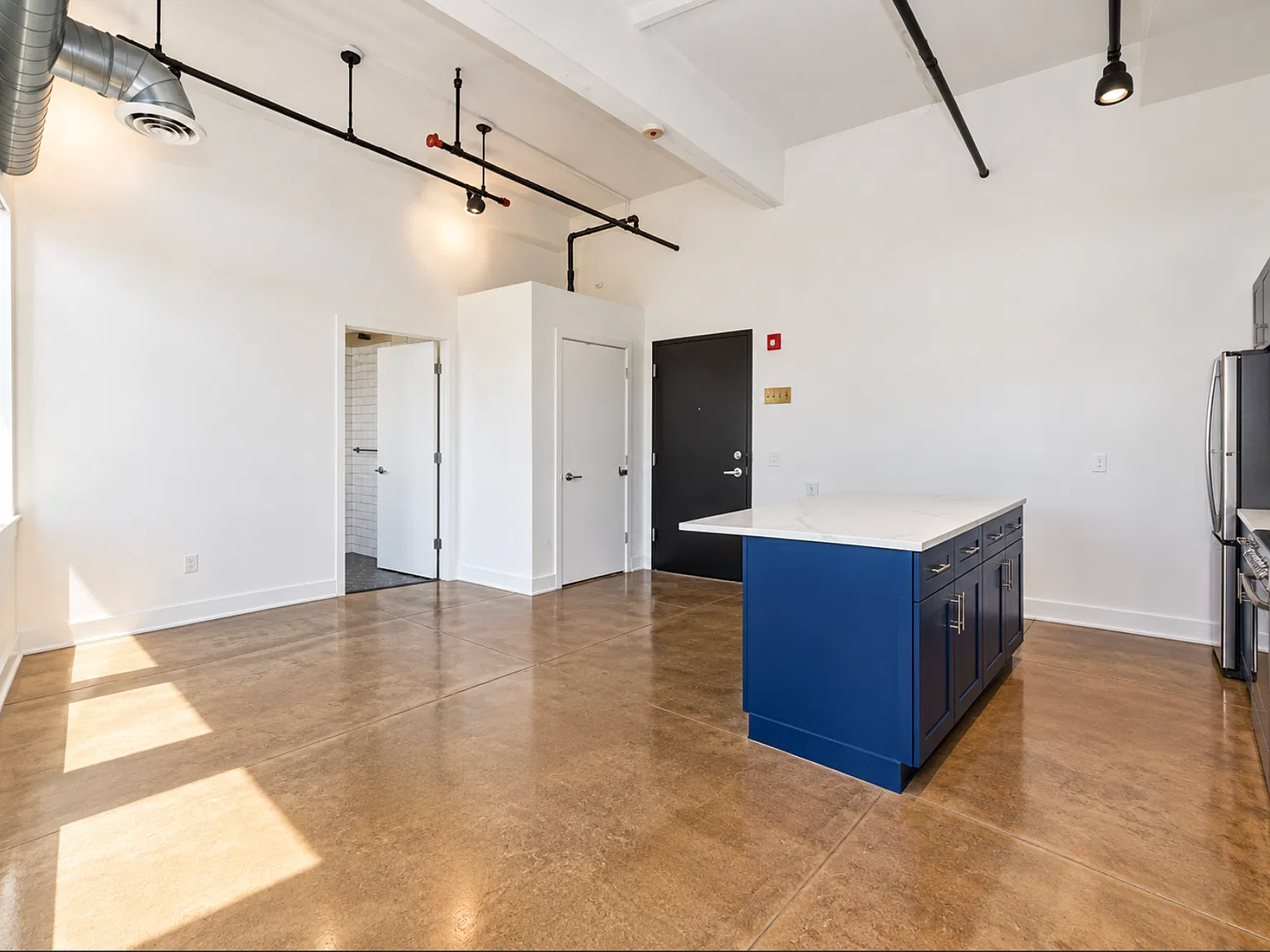 2 bed, 950 sqft, $2,390 — Photo 3