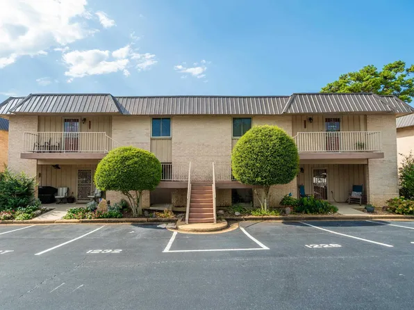 1226 Twin Points Rd, Hot Springs, AR 71913