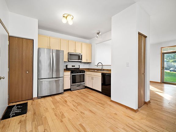 5th image of 4106 Rivertowne Dr