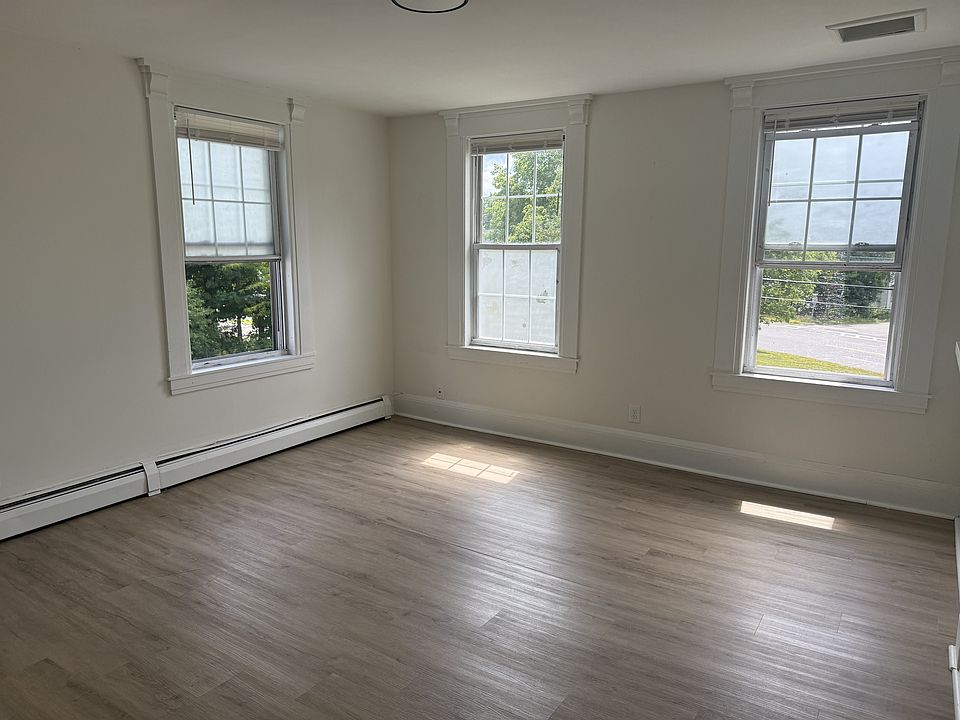1st image of 3 Berwick Rd #4