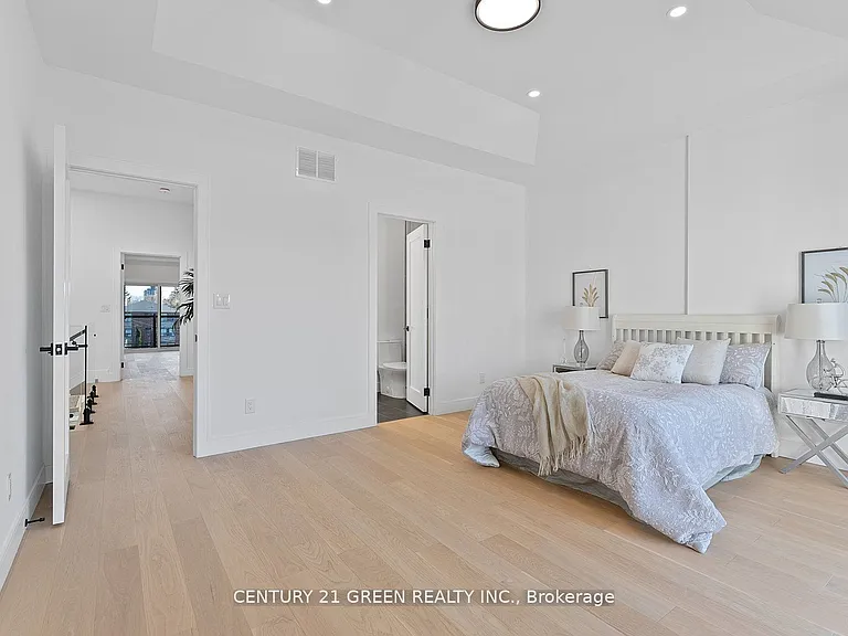 67 Bexhill Ave #MAIN 2ND FLOOR — Photo 29