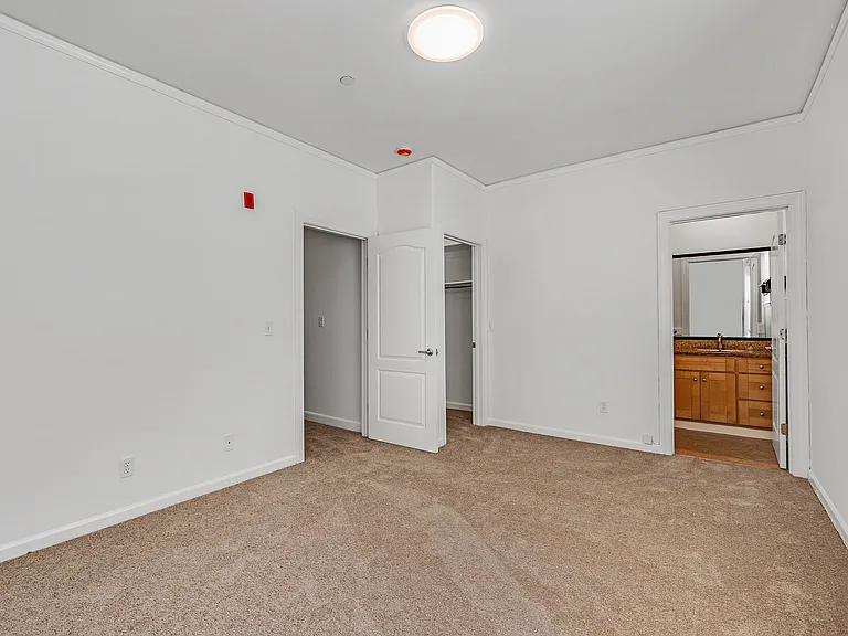 1083 Hyde St — Photo 19