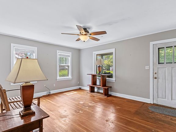 5th image of 902 S Rogers Avenue