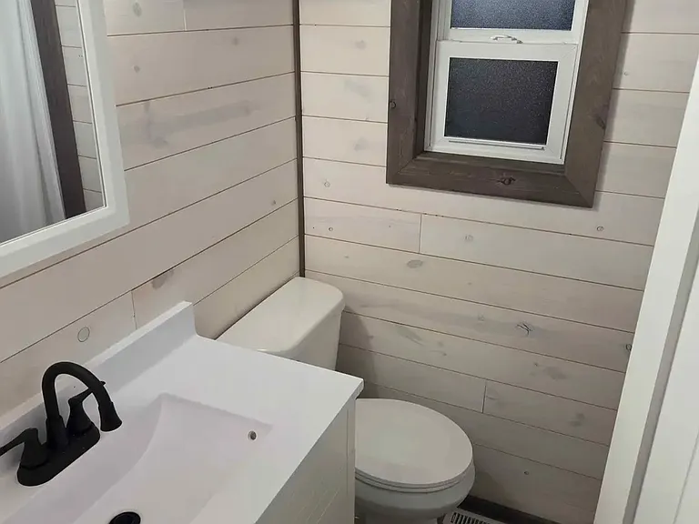 Full bathroom with 4 ft shower