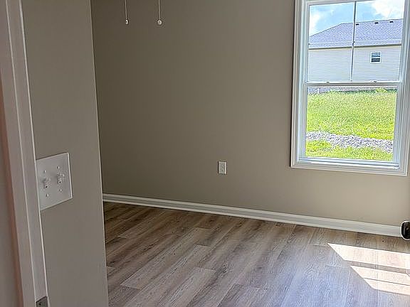 5th image of 595 Denning Cir