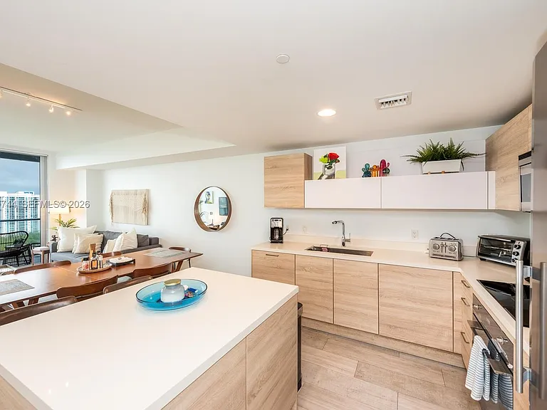 16385 Biscayne Blvd #2304 — Photo 10
