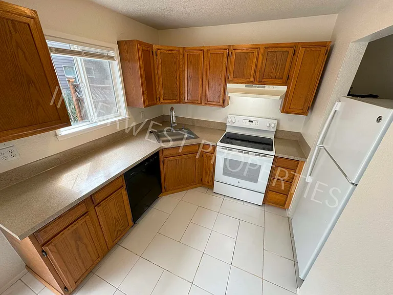 16705 NE Halsey St #106 — Photo 7