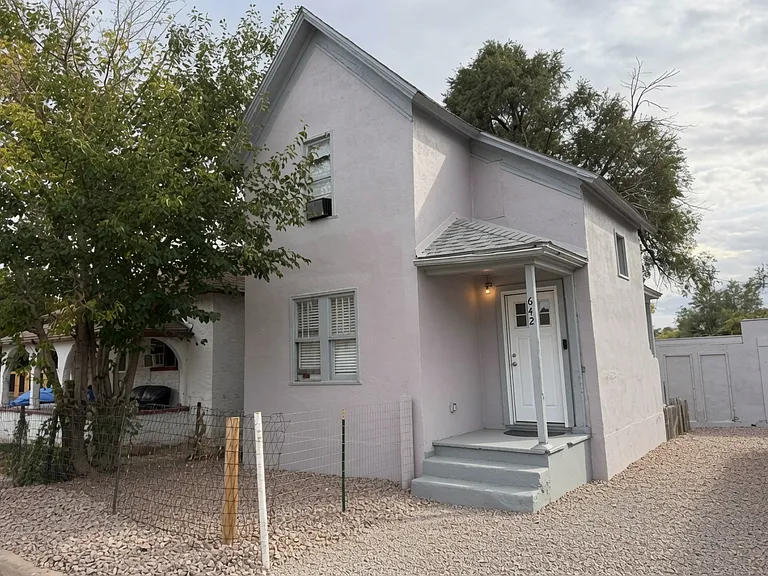 642 Bellevue Pl — Photo 2