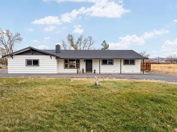 950 Meadow View Dr, Gardnerville, NV 89460