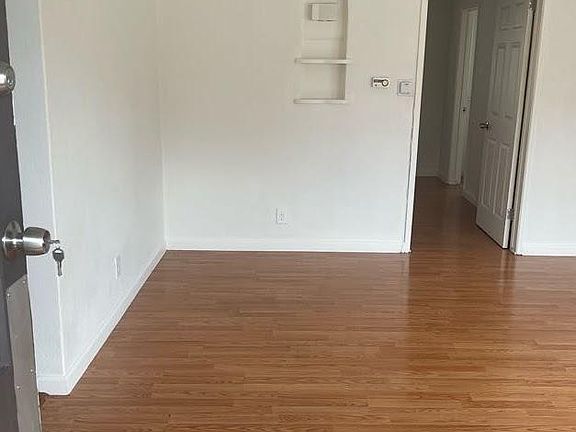 4th image of 411 1/2 N Eastwood Ave #411.5